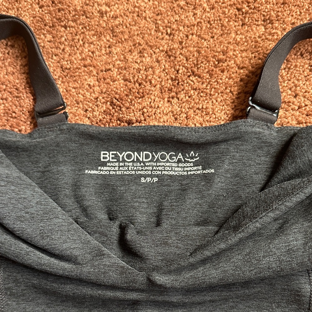 Beyond Yoga Black crop top - Picture 3 of 3
